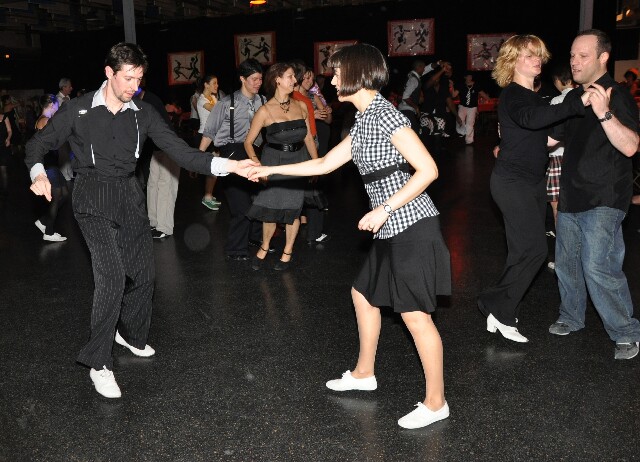 min 2008 11 08 fous swing 480